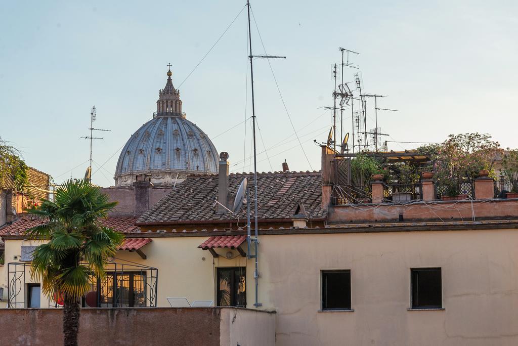 La Porta Rossa Di Borgo - Vatican Luxury Suite Рим Стая снимка